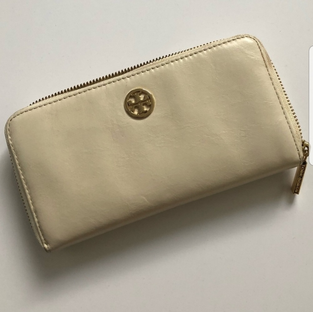 Tory Burch wallet